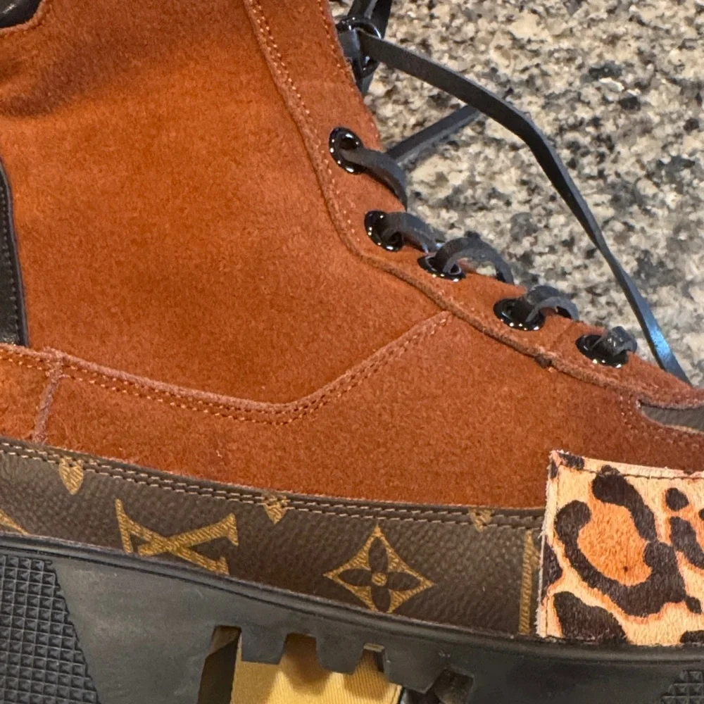 Brown and Black Leopard Boots size 9 with box - Picture 10 of 14